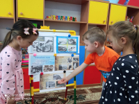 Рассматривание иллюстраций